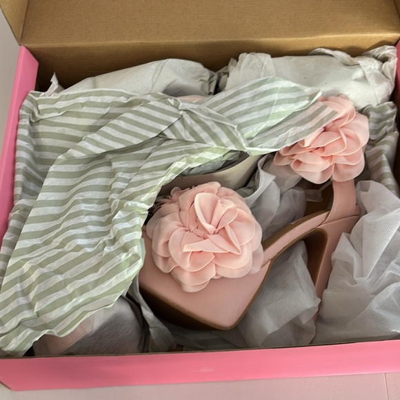 Sugarbaby Plush Rosary Platform Heels NWT - Picture 10 of 12